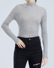Load image into Gallery viewer, &quot;Callie&quot; Women Lightweight 100% Cashmere WHOLEGARMENT Sweater
